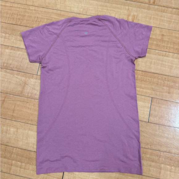 Bundle of Two Swiftly Tech Lululemon Shirts Hip Length - Picture 7 of 9